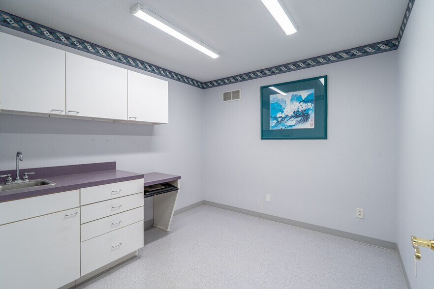 More Photos Of 22 Professional Park Dr, Maryville Office For Lease