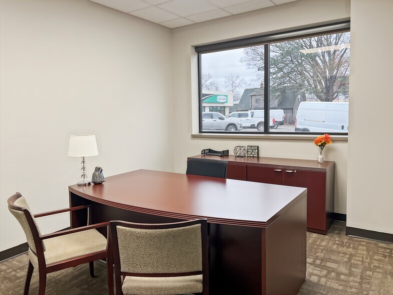 More Photos Of 4509 N Brady St, Davenport Coworking Space