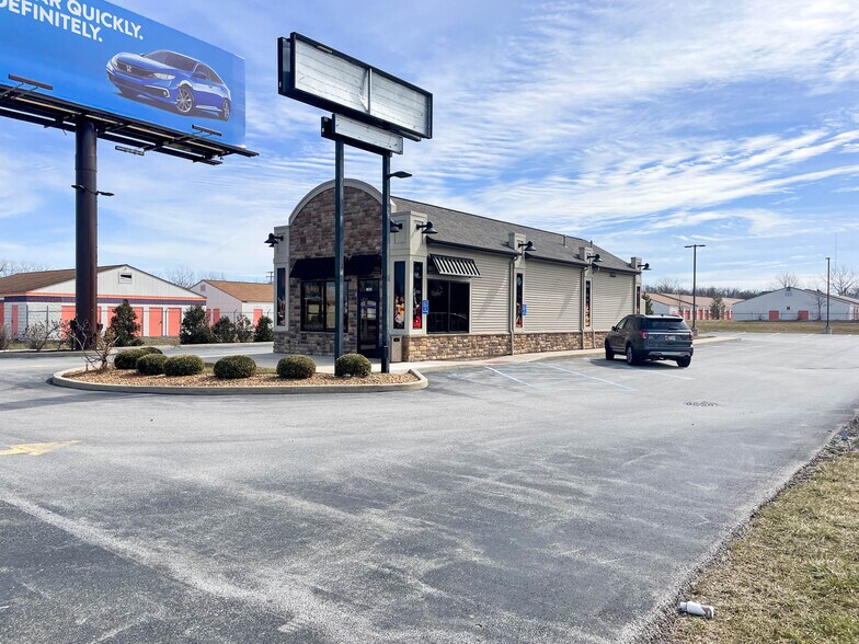 More Photos Of 1903 W Coliseum Blvd, Fort Wayne Restaurant For Lease