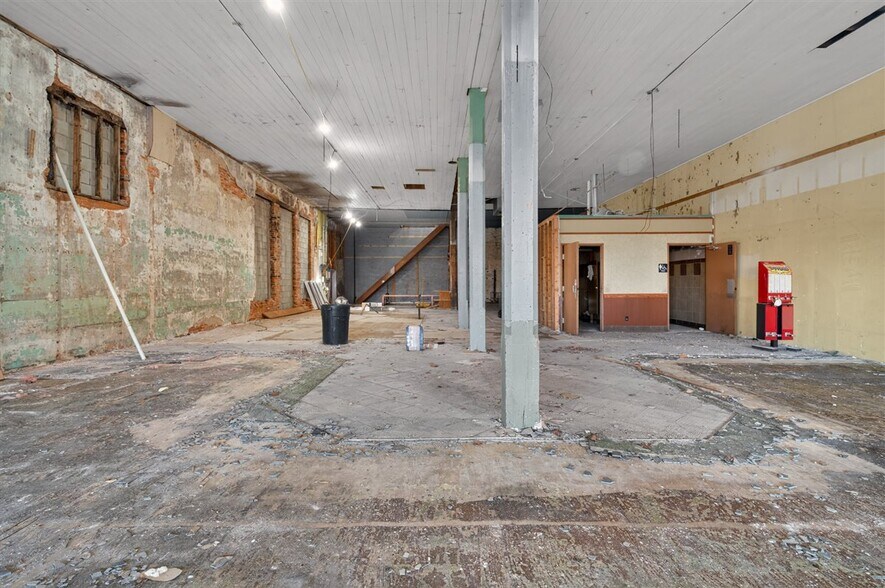 More Photos Of 602 G Ave, Grundy Center Fast Food For Sale