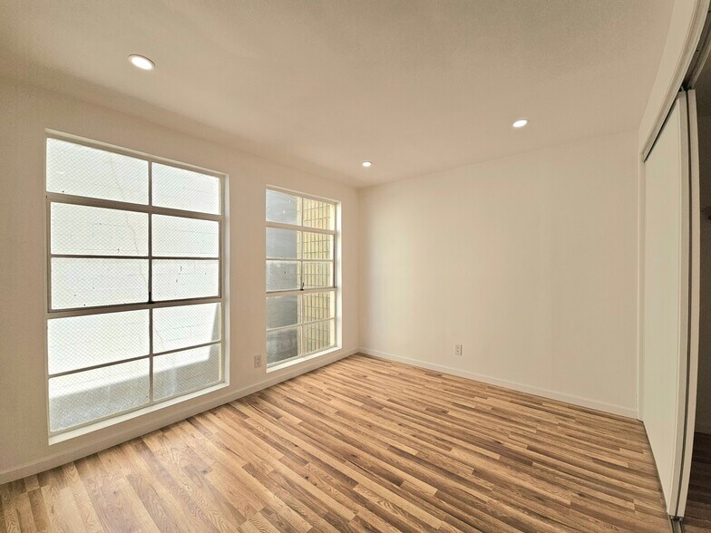 More Photos Of 823 Webster St, Oakland Storefront Retail Residential For Sale