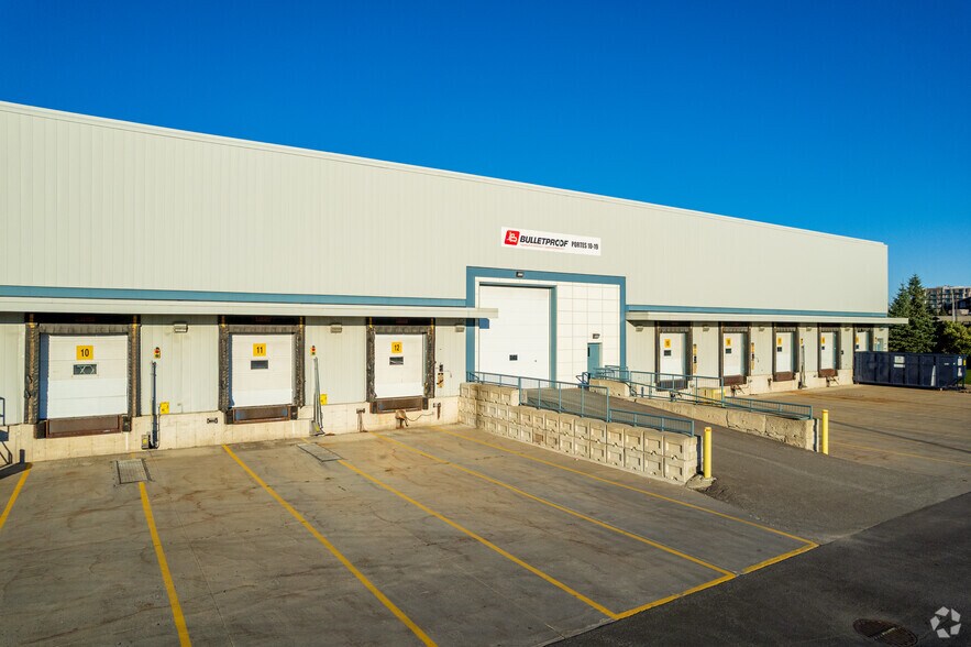More Photos Of 6800 Rte Transcanadienne, Pointe-claire Industrial For Sale