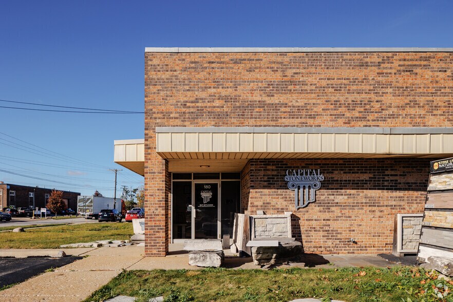 More Photos Of 180 Shepard Ave, Wheeling Warehouse For Lease