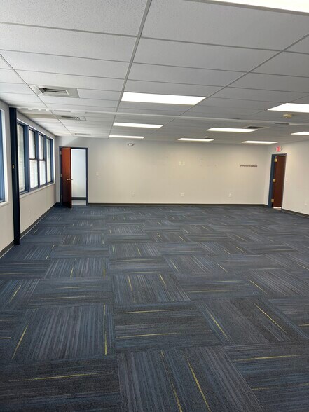 More Photos Of 8300 Dow Cir, Strongsville Light Distribution For Lease