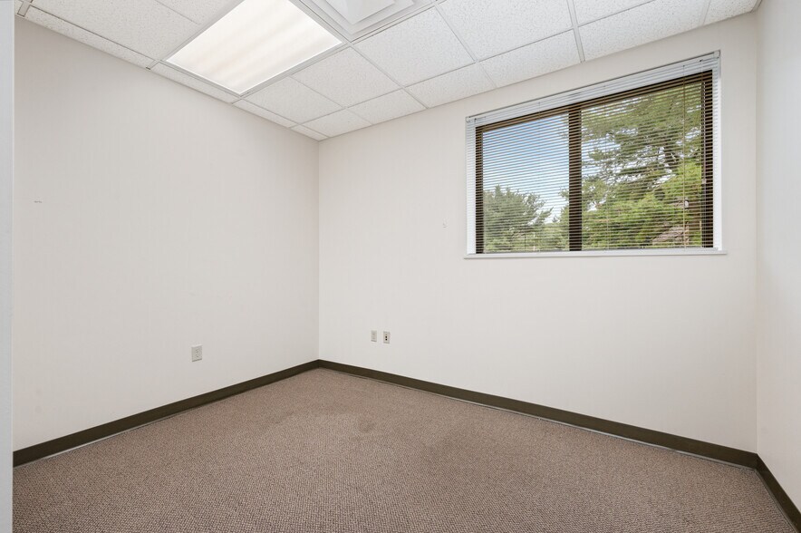 More Photos Of 105 Bradford Rd, Wexford Office For Lease