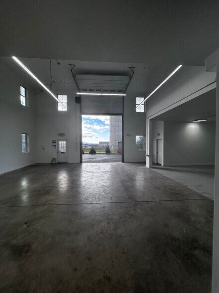 More Photos Of 6008 Fair Oaks Dr, Frederick Flex For Lease