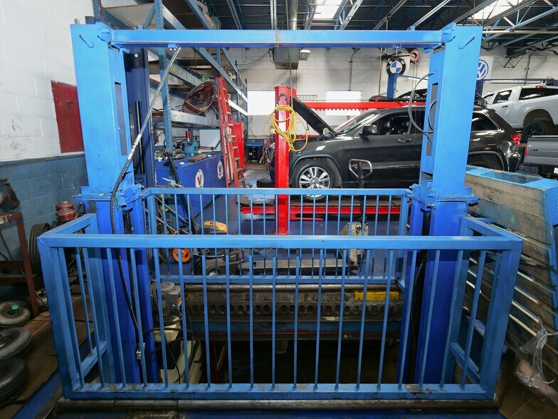 More Photos Of 5000 W Cermak Rd, Cicero Auto Repair For Sale