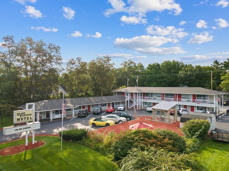 More Photos Of 1010 E Front St, Traverse City Hotel For Sale