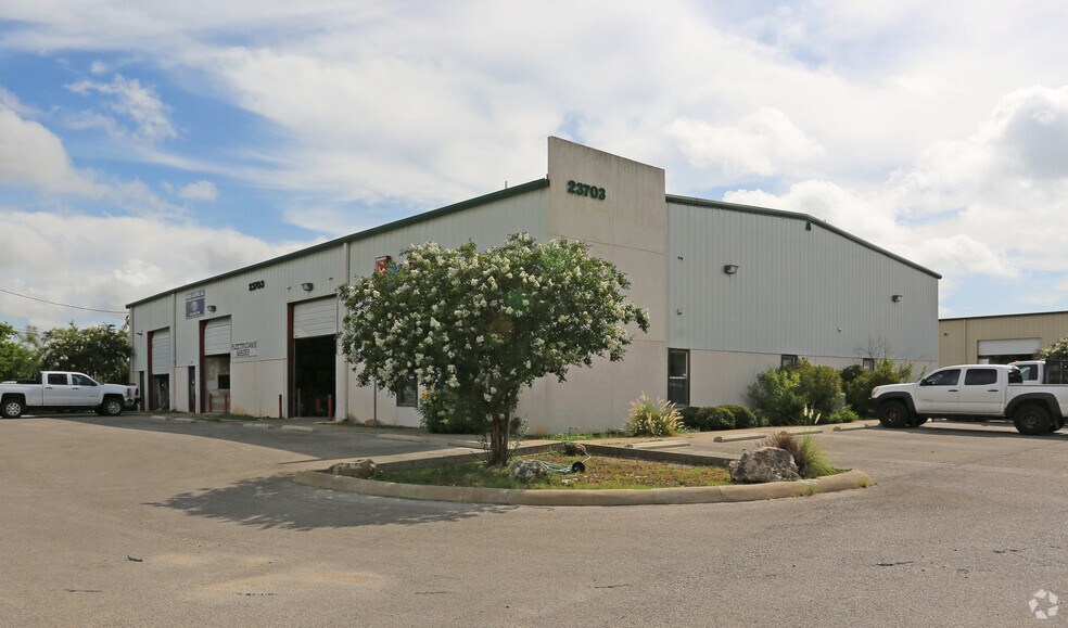 More Photos Of 23703 N IH 35, Kyle Warehouse For Lease