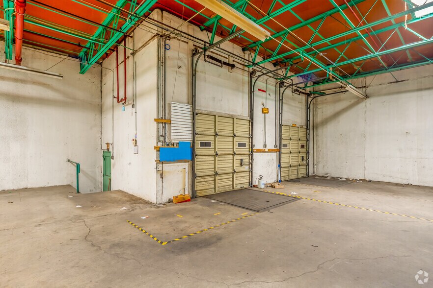 More Photos Of 523 Urban Loop, San Antonio Warehouse For Lease