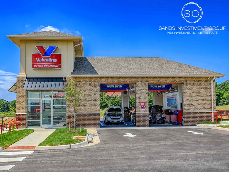 Primary Photo Of 601 Shenandoah Village Dr, Waynesboro Auto Repair For Sale