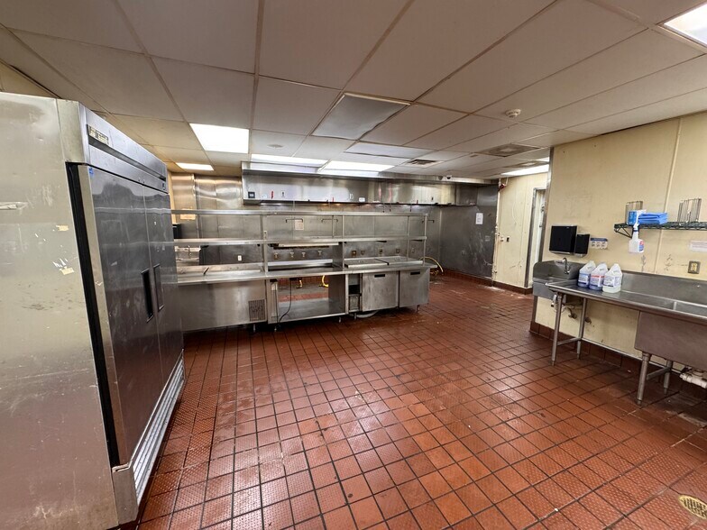 More Photos Of 2502 Battleground Ave, Greensboro Fast Food For Lease