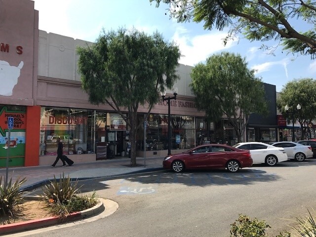 More Photos Of 215-217 S Market St, Inglewood Storefront For Lease