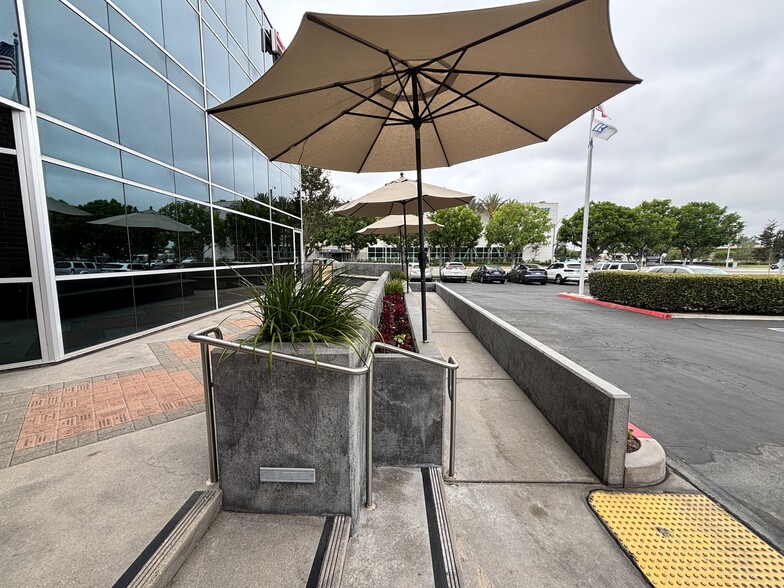 More Photos Of 1601 E Orangewood Ave, Anaheim Office For Lease