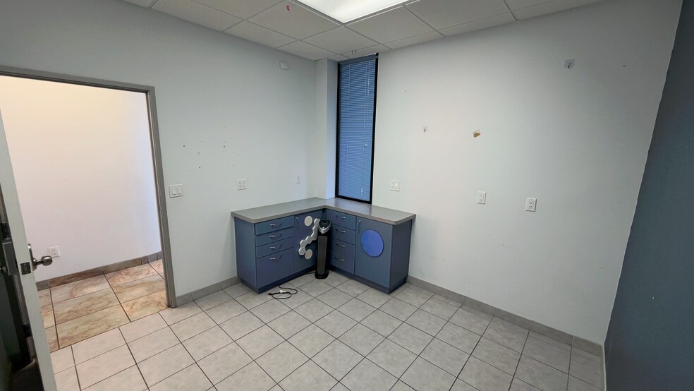 More Photos Of 5554 Reseda Blvd, Tarzana Medical For Lease
