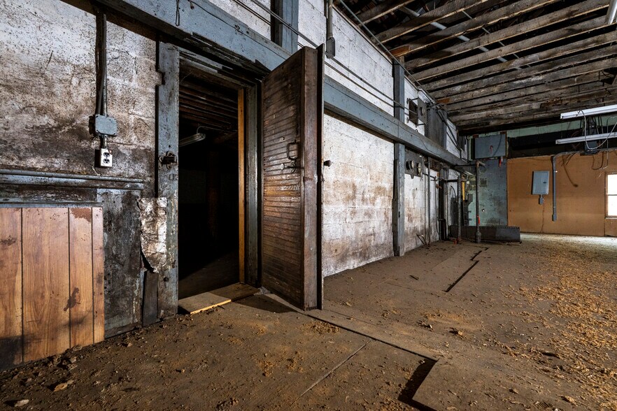 More Photos Of 1833-1837 Netherland Inn Rd, Kingsport General Retail For Lease
