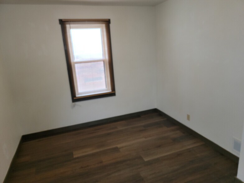 More Photos Of 450 Montana Ave, Lovell Storefront Retail Office For Sale