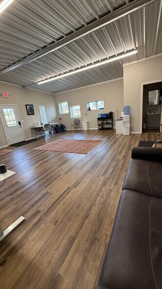 More Photos Of 710 Industrial Rd, Bristow Warehouse For Sale