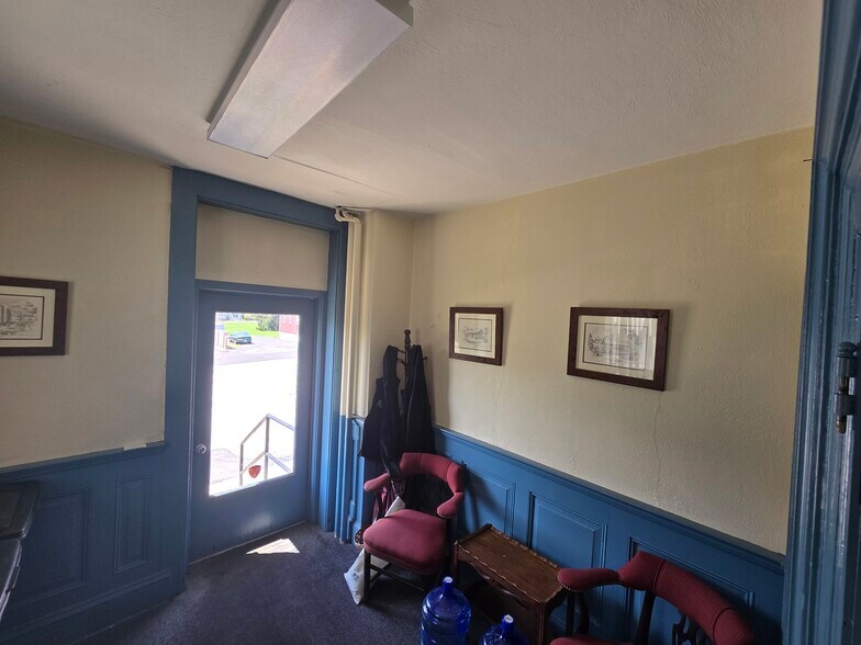 More Photos Of 362-372 E Main St, Collegeville Storefront For Lease