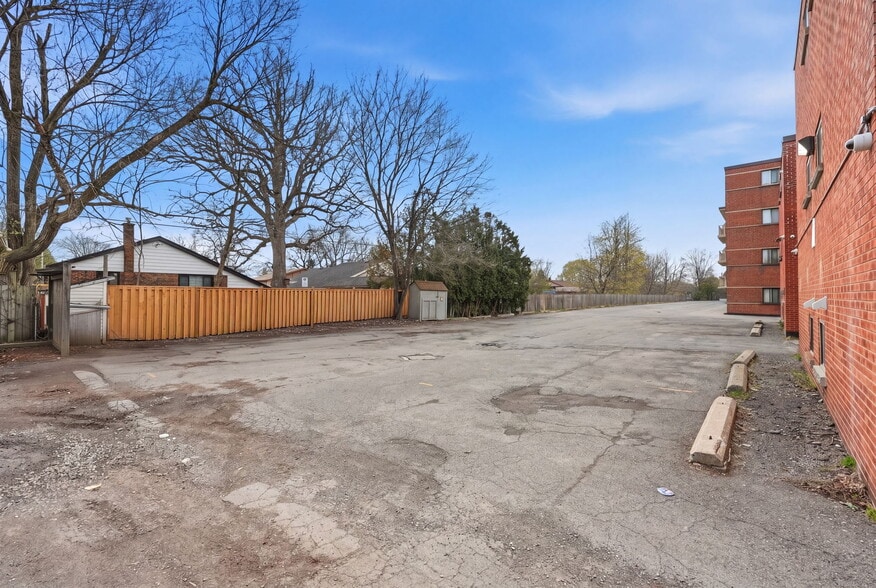 More Photos Of 1254 Fennell Ave E, Hamilton Apartments For Sale