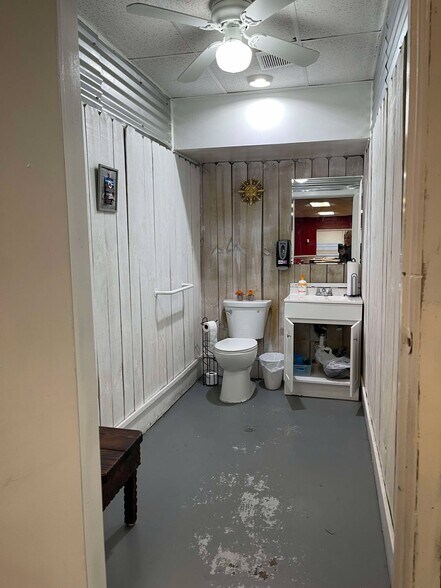 More Photos Of 10810 Alameda Dr, Norman Restaurant For Sale