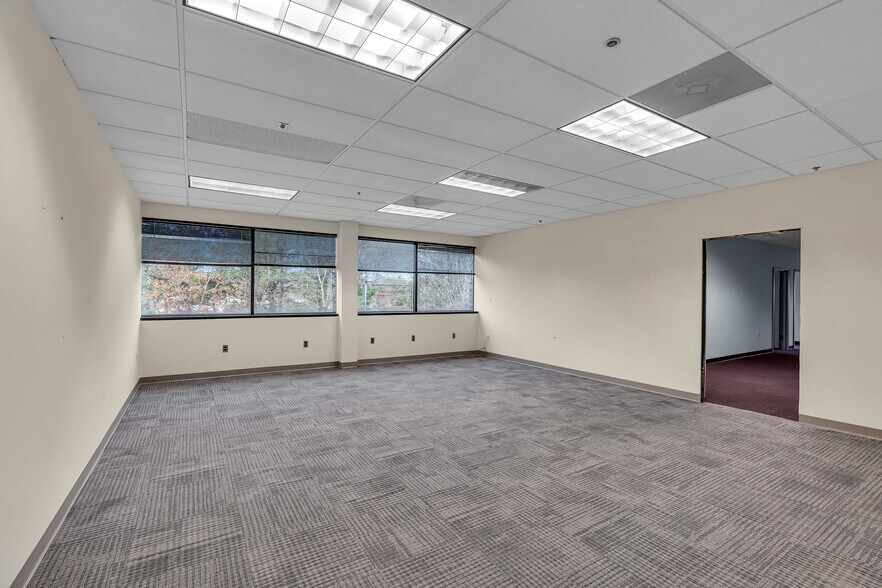 More Photos Of 1433 Hooper Ave, Toms River Office For Lease