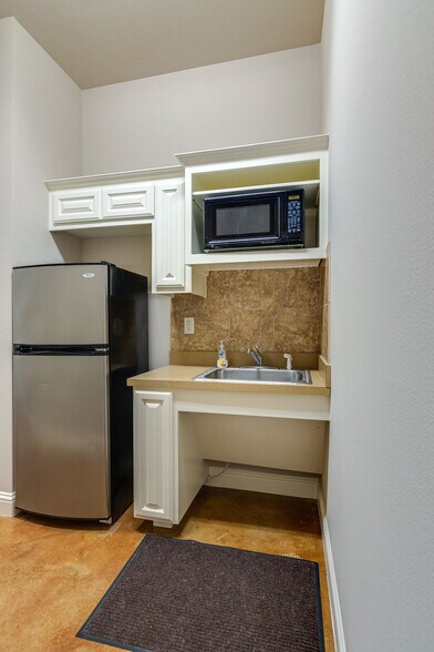 More Photos Of 807 Bluebonnet Dr, Keller Loft Creative Space For Lease