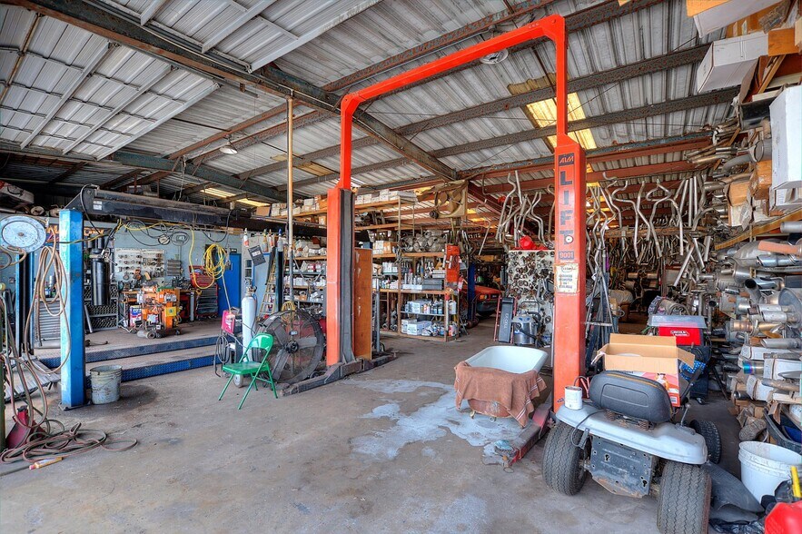 More Photos Of 905 W Memorial Blvd, Lakeland Auto Repair For Sale