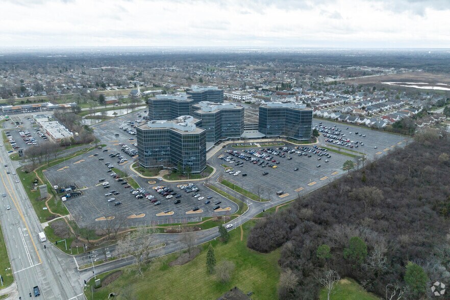 More Photos Of 5 Westbrook Corporate Ctr, Westchester Office For Lease