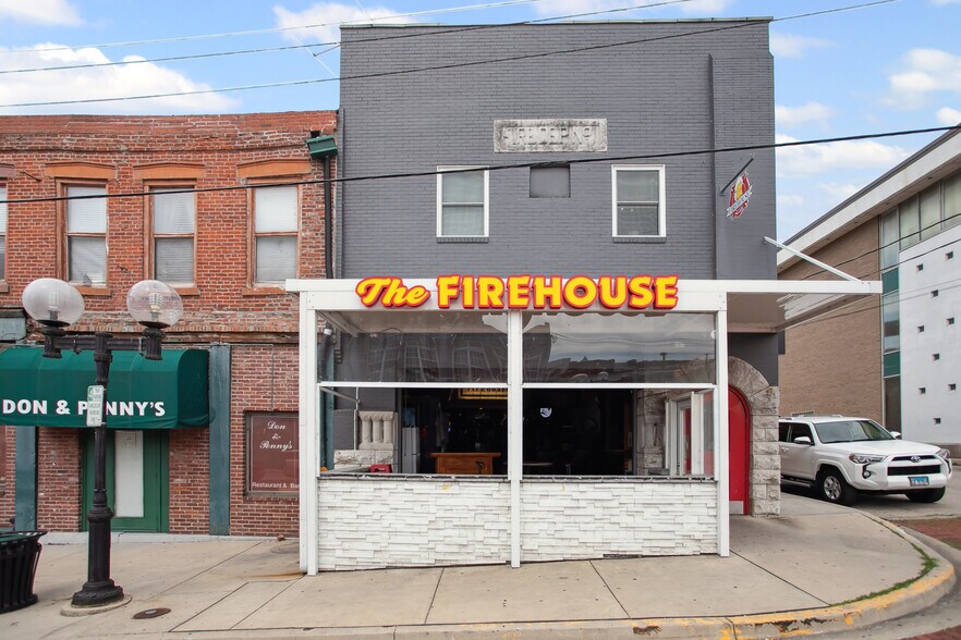 More Photos Of 314 State St, Alton Restaurant For Sale