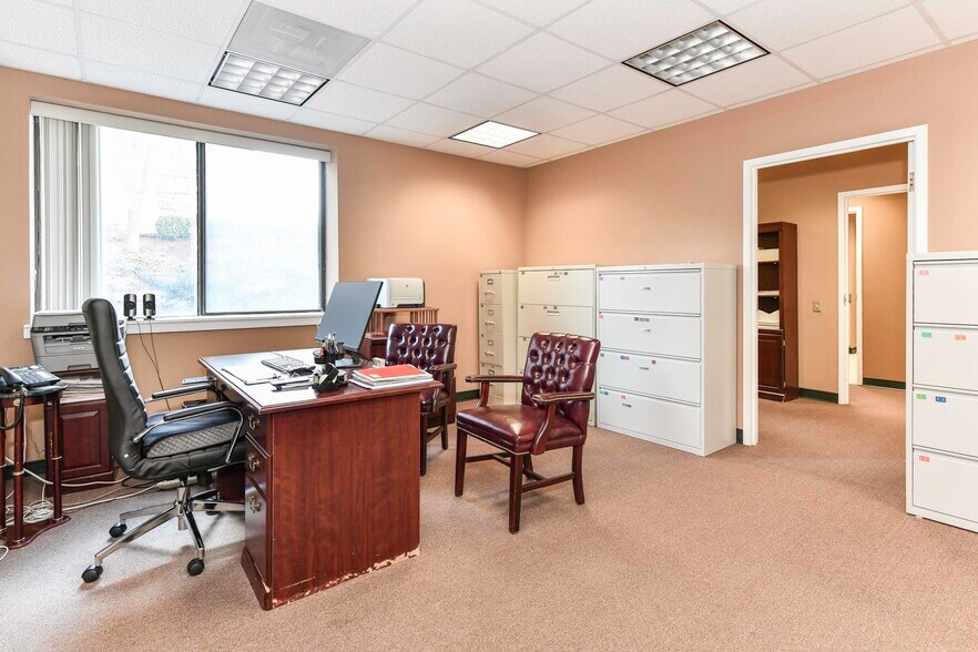 More Photos Of 3701 S George Mason Dr, Falls Church Apartments For Lease
