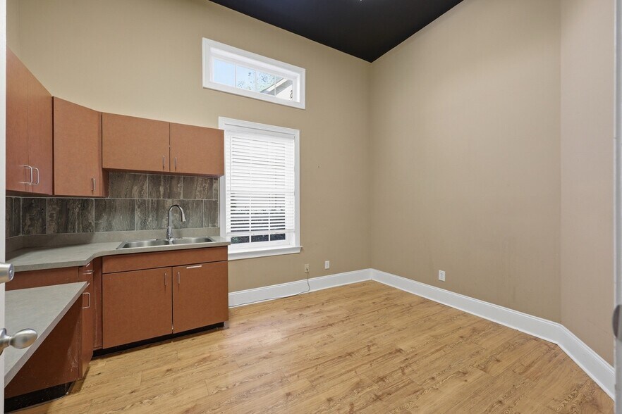 More Photos Of 6470 Georgia 400, Cumming Medical For Sale