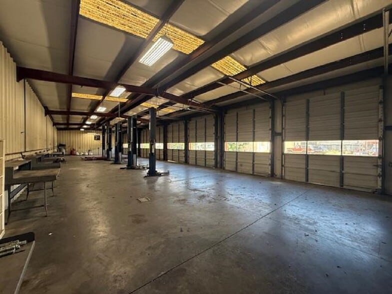More Photos Of 1107 Reynolds Ave, Greenwood Industrial For Sale