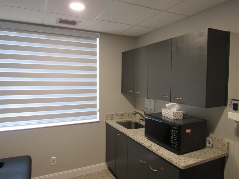 More Photos Of 595 W Granada Blvd, Ormond Beach Medical For Sale