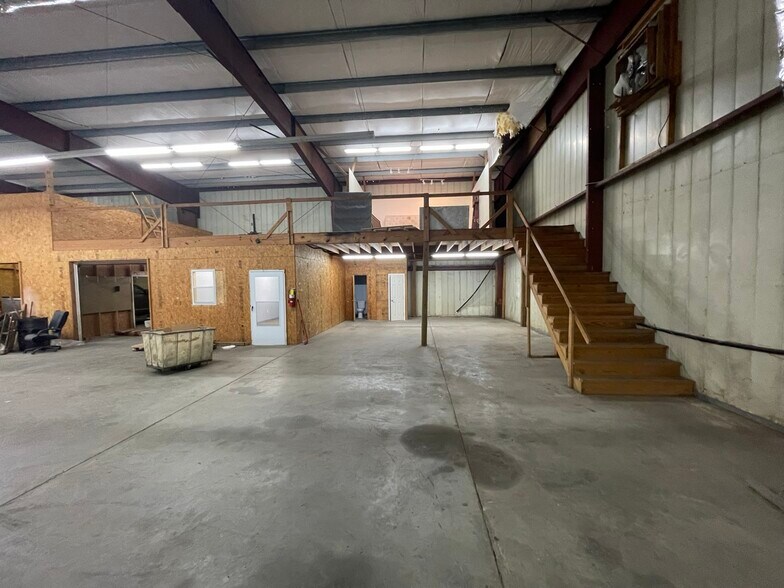 More Photos Of 117 First Ave, Thomson Manufacturing For Lease