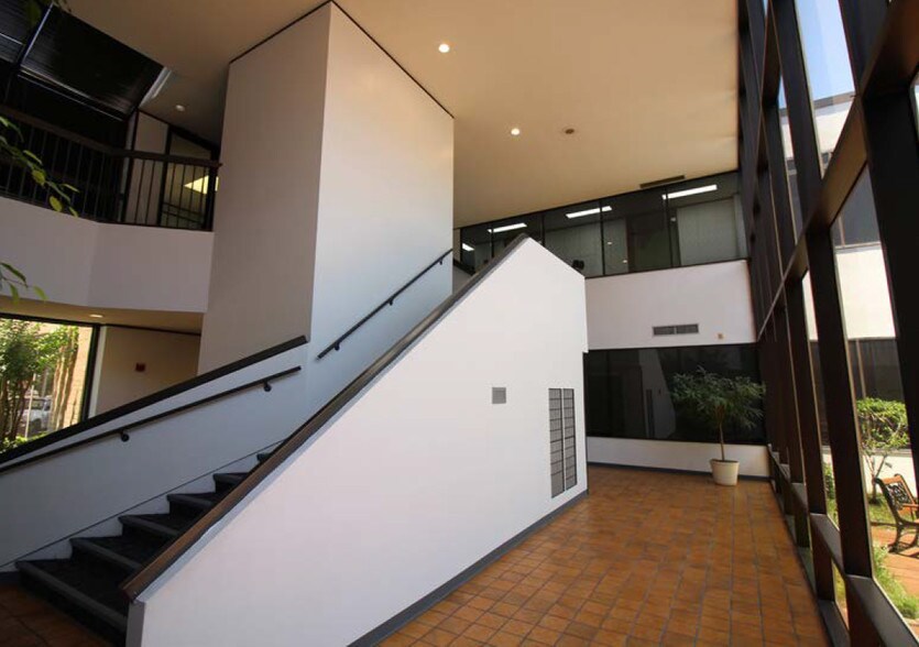 More Photos Of 7011 Harwin Dr, Houston Office For Sale