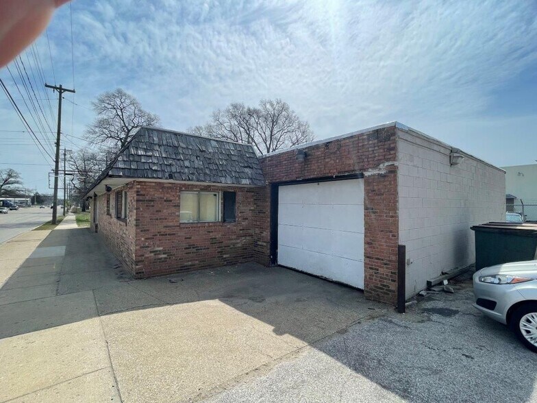 More Photos Of 375 W Sherman Blvd, Muskegon Medical For Sale