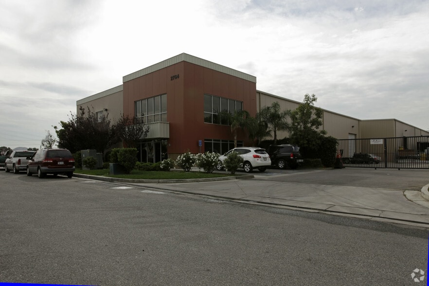 Primary Photo Of 2764 S Vista Ave, Rialto Warehouse For Lease