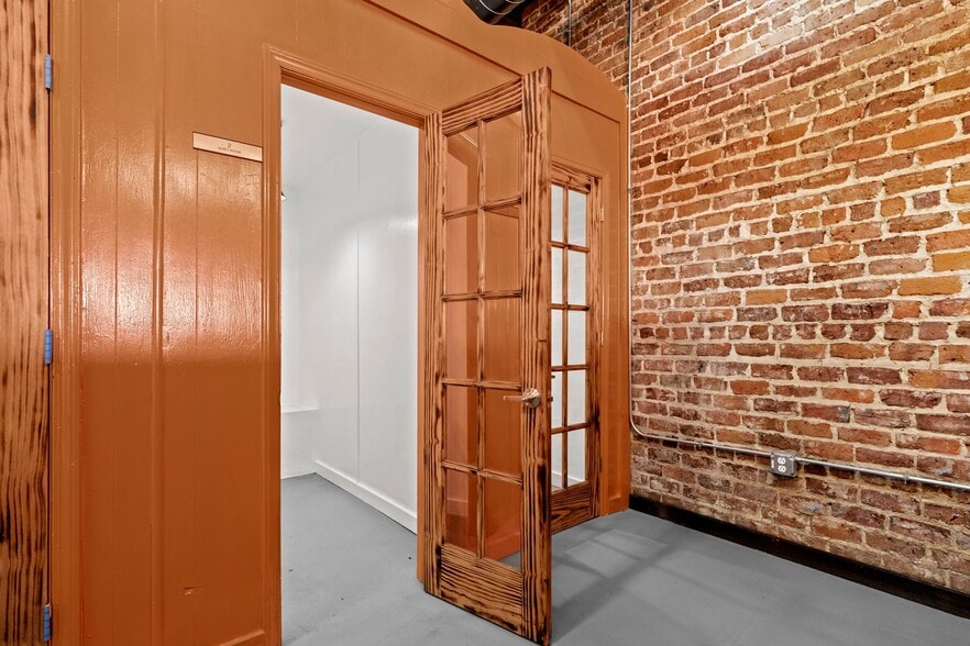 More Photos Of 123 S Railroad Ave, Dunn General Retail For Sale