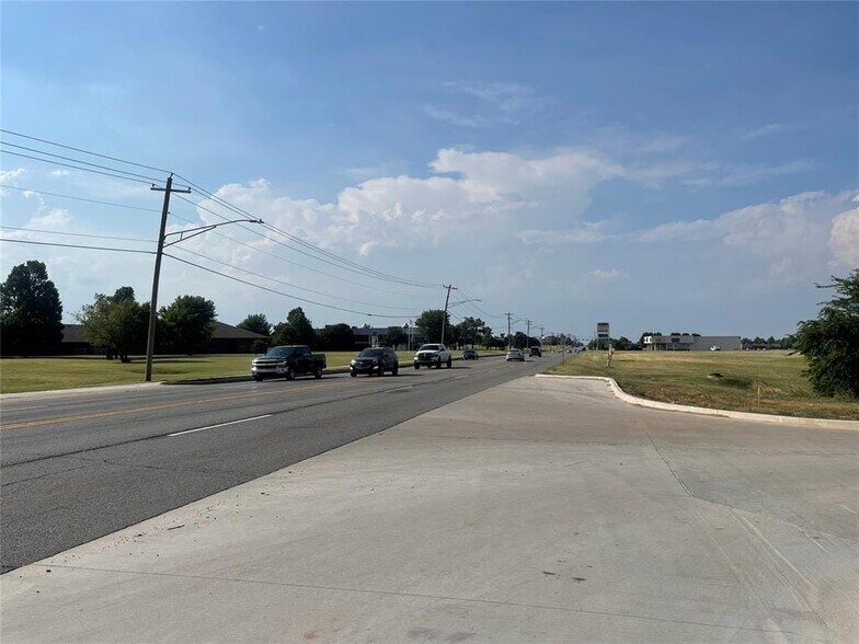 More Photos Of 1921 S Country Club Rd, El Reno Land For Lease