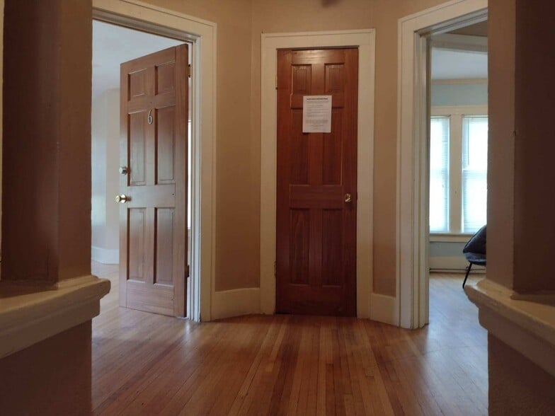 More Photos Of 314 Augusta Ave, Dekalb Dormitory For Sale