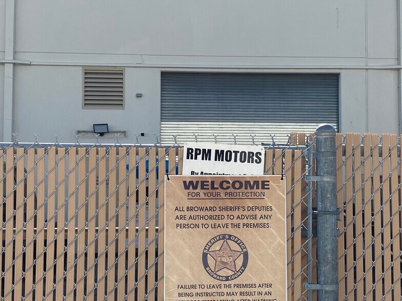 More Photos Of 1805 S Powerline Rd, Deerfield Beach Warehouse For Lease