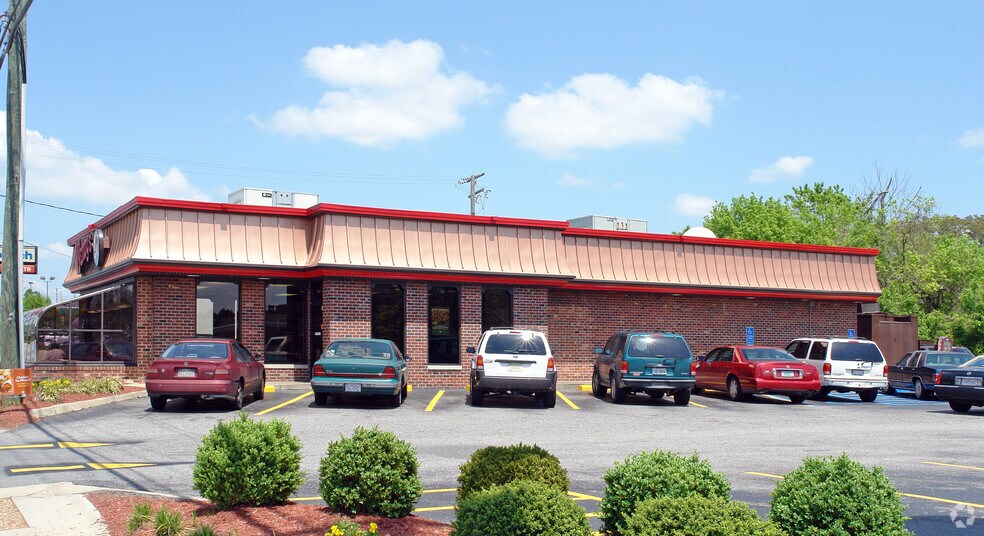 More Photos Of 728 N Main St, Suffolk Fast Food For Sale