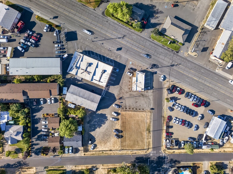 More Photos Of 2714 N Pacific Hwy, Medford Storefront Retail Office For Sale