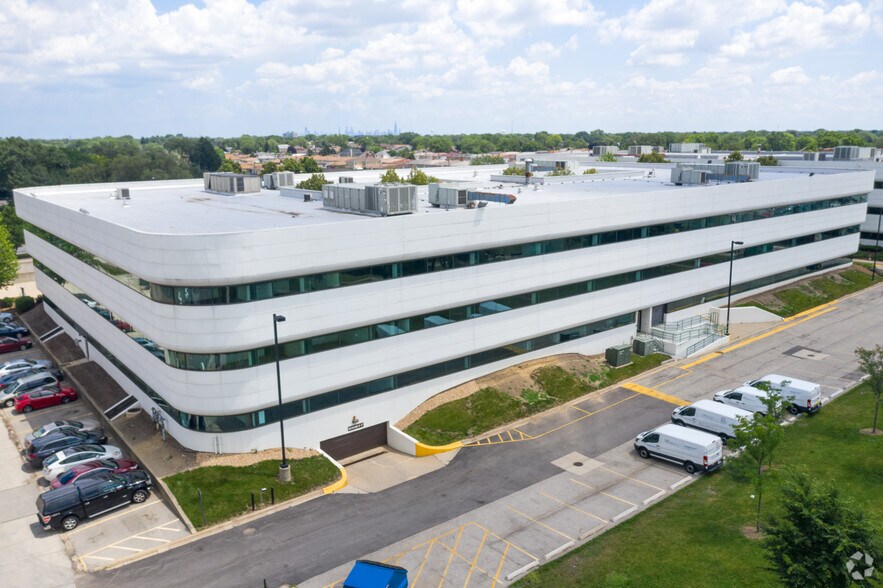 More Photos Of 5440 N Cumberland Ave, Chicago Office For Lease