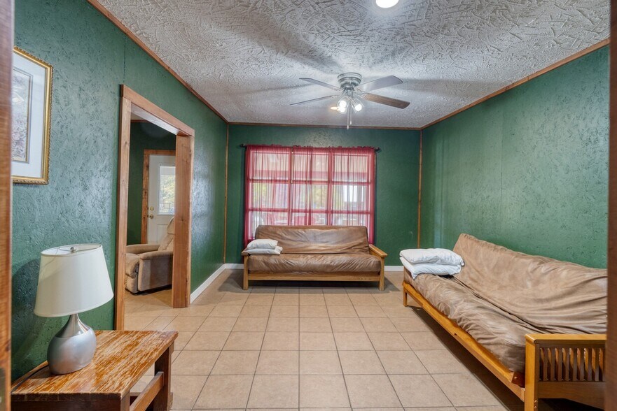 More Photos Of 49 Encino Dr, Concan Convenience Store For Sale