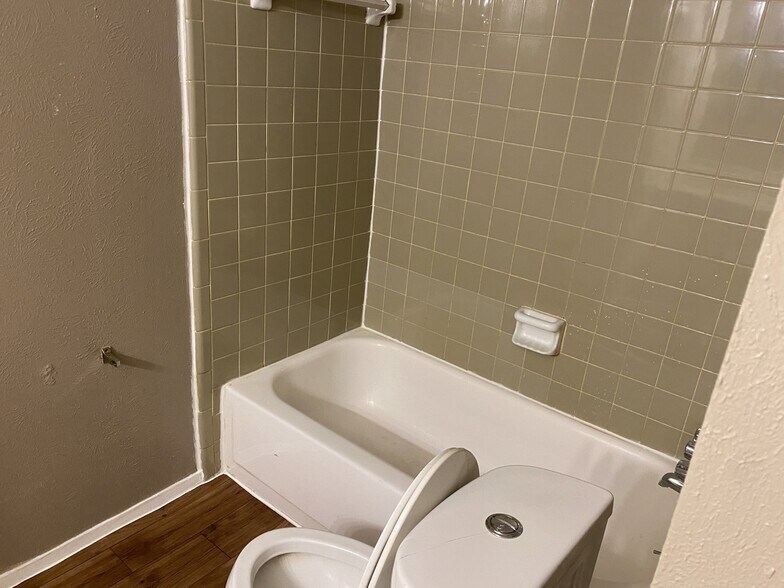 More Photos Of 1121 Jameson St, Weatherford Apartments For Sale