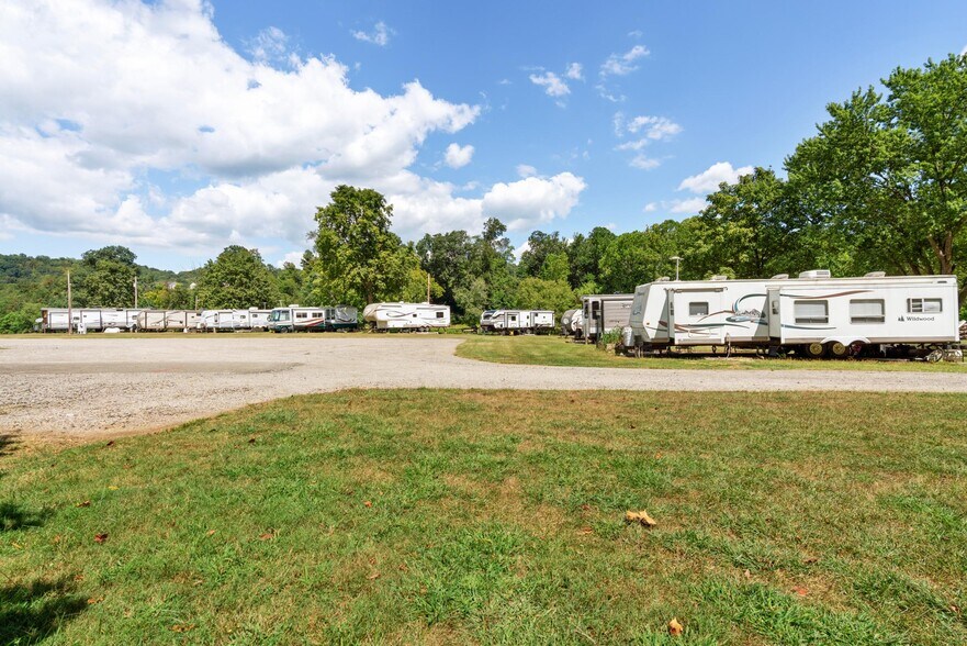 More Photos Of 1 Greenwood Ln, Clarksville Multifamily For Sale