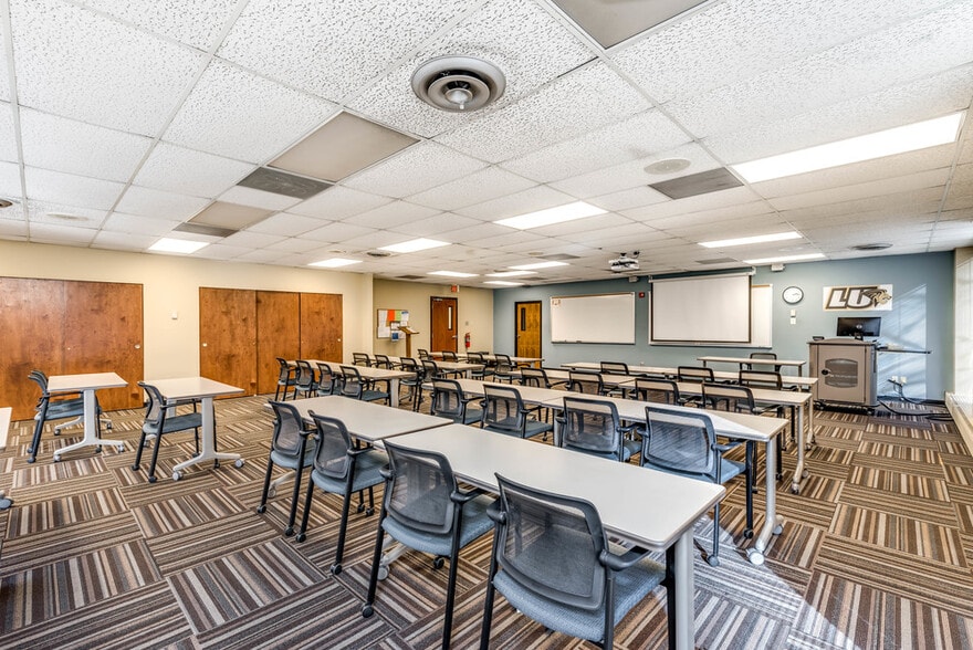 More Photos Of 11960 Westline Industrial Dr, Saint Louis Office For Lease