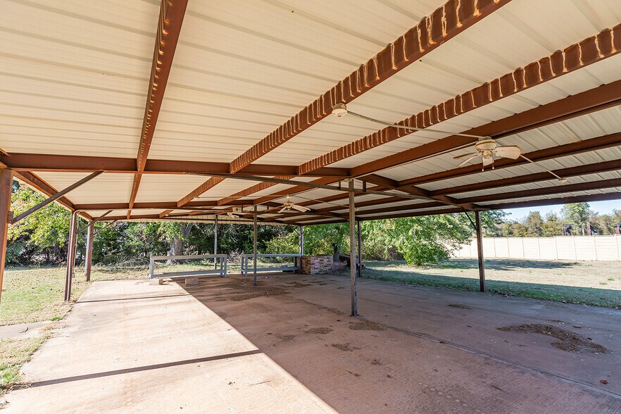 More Photos Of 8713 E Main, Midwest City Light Distribution For Sale